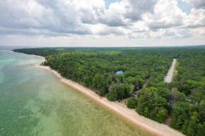 Enchanted Lake Huron Cottage with Beach Access!